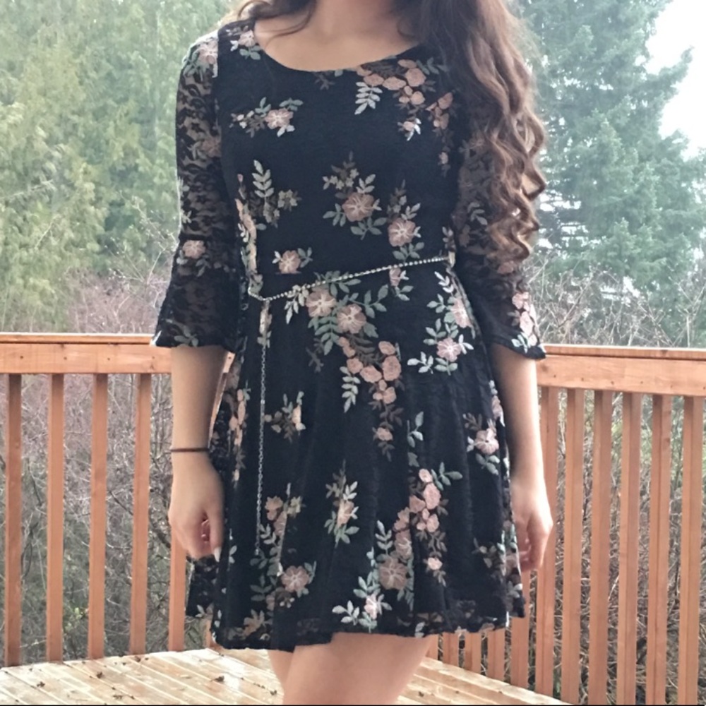 Black Floral half-sleeved Lace PromGirl Dress